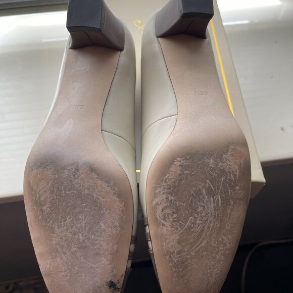 Auditions' Leather Tan and White Pump 8.5 - Picture 4 of 5